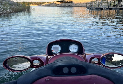 Family boating at Robinhood Resort’s lake